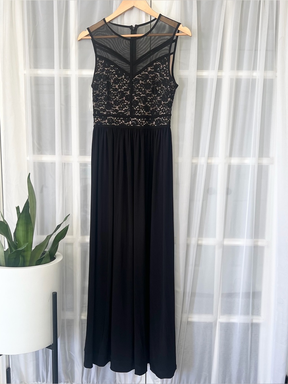 Night Way Lace & Mesh Bodice Stretchy Knit Dress Size 6